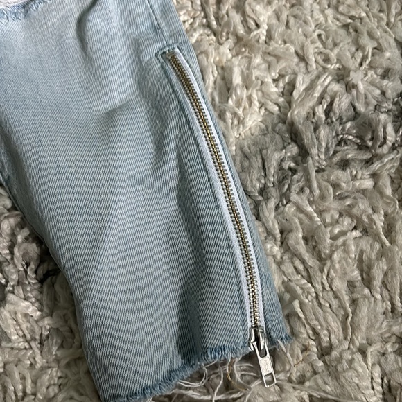 Destroyed light wash jeans, super cute but too small for me. Zip up bottoms - Picture 5 of 7